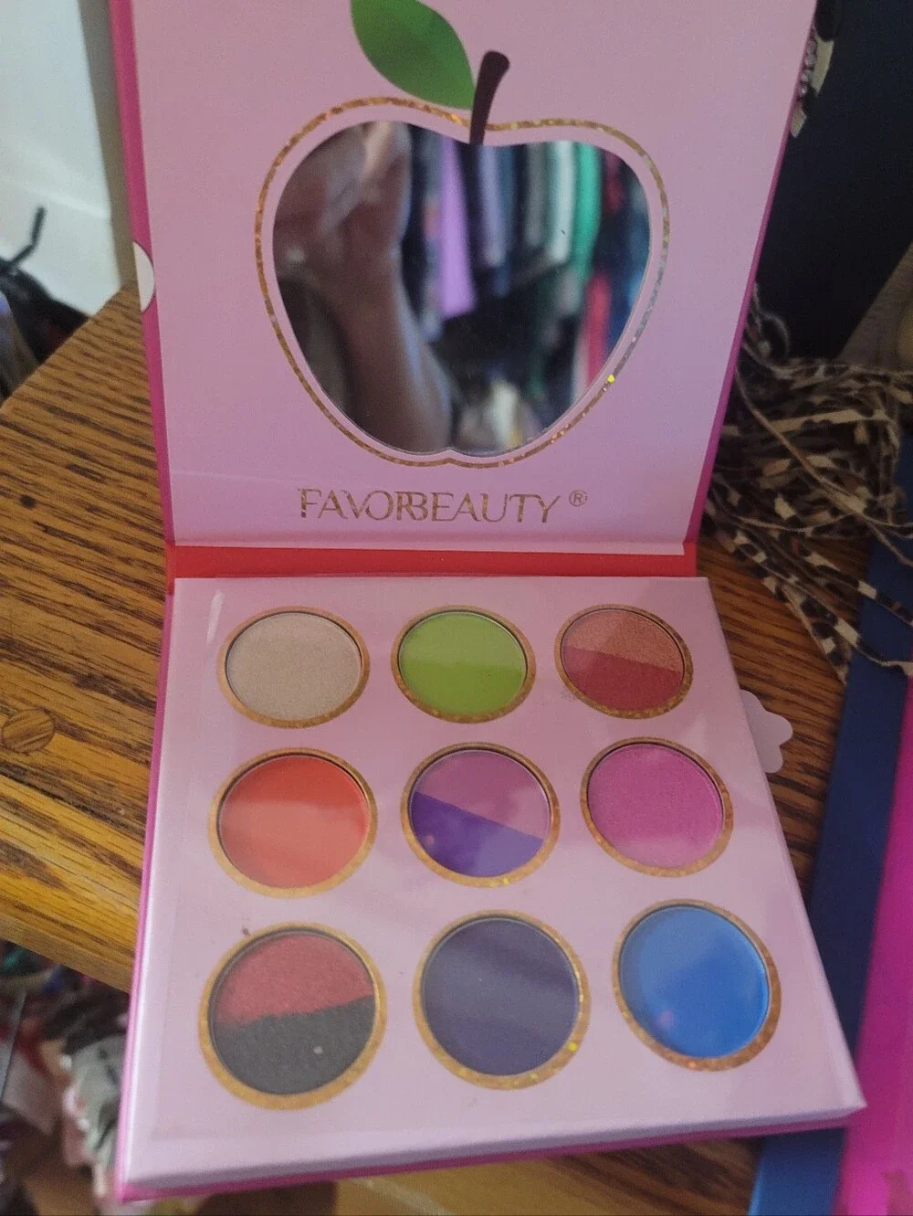 9-Color Eyeshadow Palette - Pink & Purple Shades